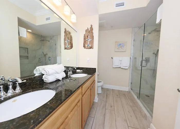 Apartment 2 Bedroom High Rise Corner At Crystal Tower With 2 Balconies, 2 Outdoor Pools, Lazy River, Heated Indoor Pool, Direct Access Gulf Shores