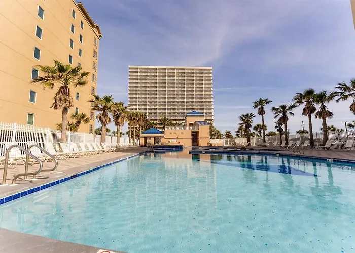 2 Bedroom High Rise Corner At Crystal Tower With 2 Balconies, 2 Outdoor Pools, Lazy River, Heated Indoor Pool, Direct Access Gulf Shores