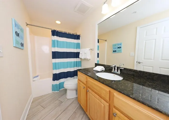 Apartment 2 Bedroom High Rise Corner At Crystal Tower With 2 Balconies, 2 Outdoor Pools, Lazy River, Heated Indoor Pool, Direct Access *