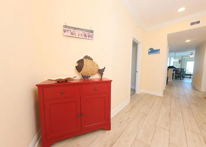 Apartment 2 Bedroom High Rise Corner At Crystal Tower With 2 Balconies, 2 Outdoor Pools, Lazy River, Heated Indoor Pool, Direct Access Gulf Shores