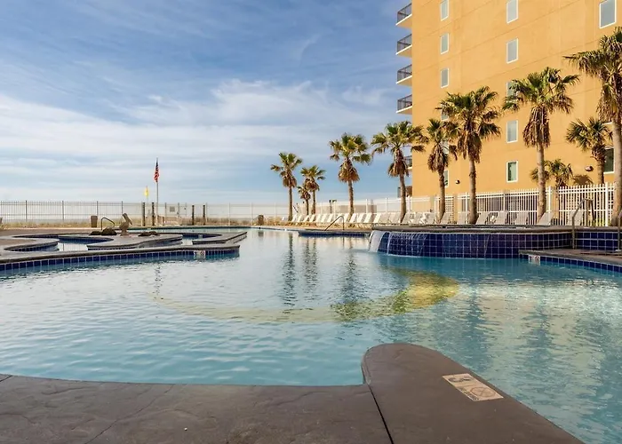 2 Bedroom High Rise Corner At Crystal Tower With 2 Balconies, 2 Outdoor Pools, Lazy River, Heated Indoor Pool, Direct Access Gulf Shores