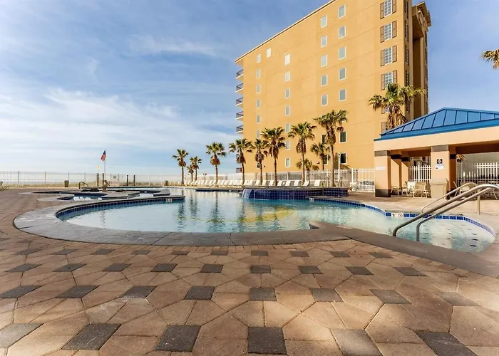2 Bedroom High Rise Corner At Crystal Tower With 2 Balconies, 2 Outdoor Pools, Lazy River, Heated Indoor Pool, Direct Access * Gulf Shores