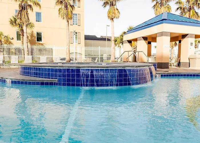 Apartment 2 Bedroom High Rise Corner At Crystal Tower With 2 Balconies, 2 Outdoor Pools, Lazy River, Heated Indoor Pool, Direct Access Gulf Shores